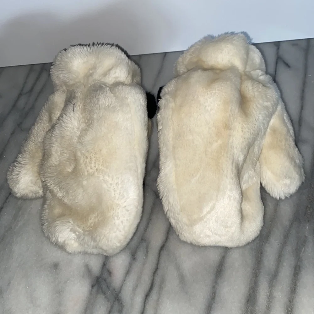 NWOT- Kid’s Panda Mittens, L